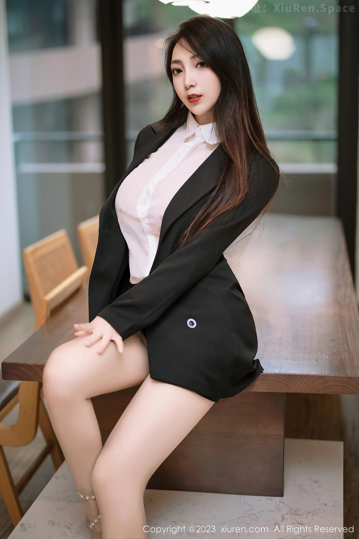 图片[4]-[XiuRen秀人网]2023.02.27 VOL.6331 唐安琪 白色情趣镂空连衣裙加白色丝袜美腿性感私房写真集-秀人网官方网站